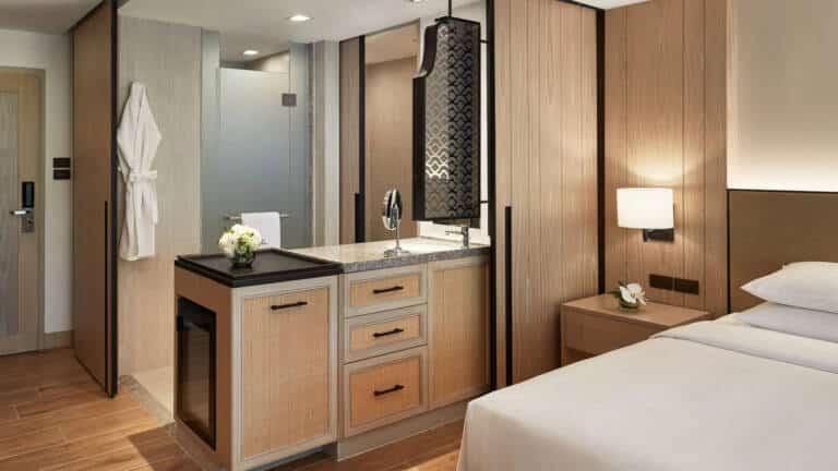 Hyatt-Regency-Hua-Hin-P457-Guestroom-Bathroom