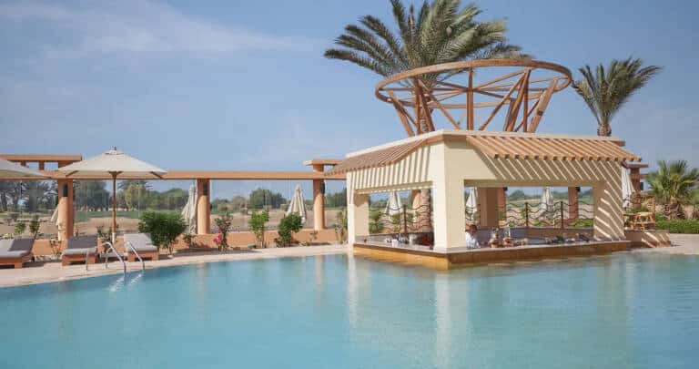 Steigenberger_Golf_Resort_El_Gouna_Red_Sea_Golf_View_pool_Bar-1